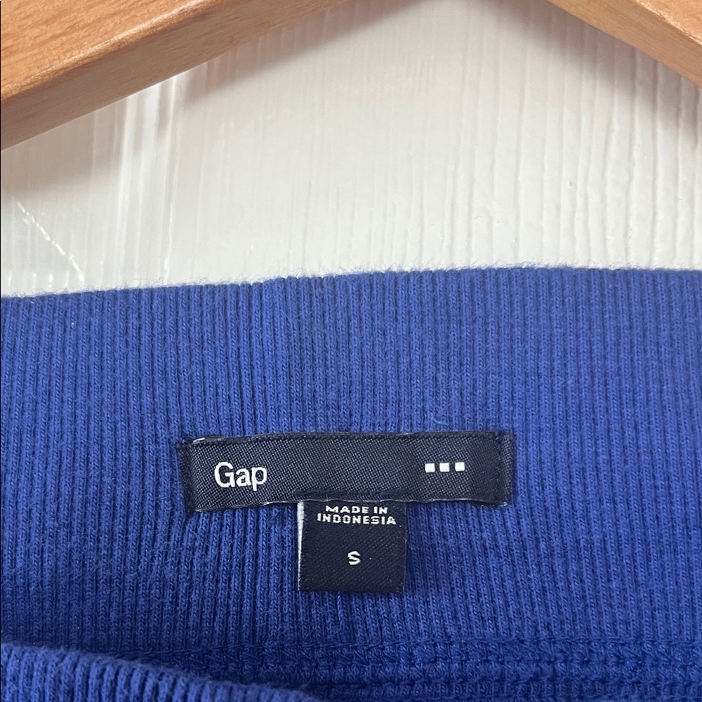 GAP Women's Blue Cargo Pants - Picture 3 of 5